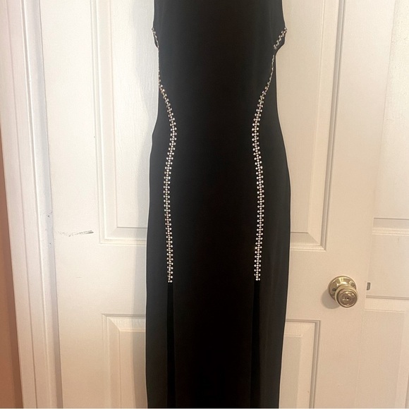 “CACHE” Curvy Rhinestone Evening Dress - Picture 5 of 15